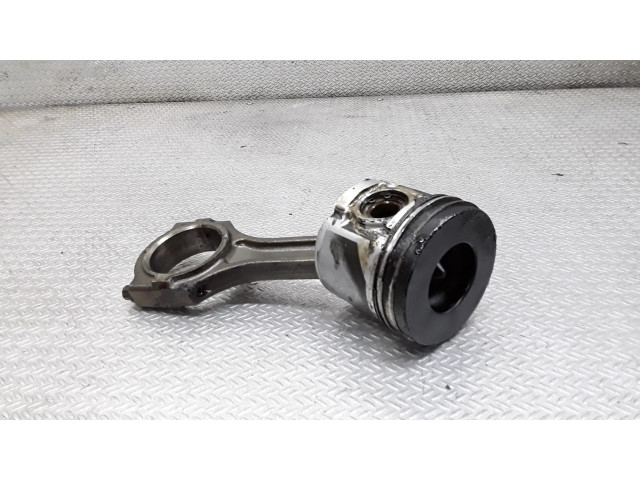 Píst    Mazda 5  pro naftový motor 2.0  