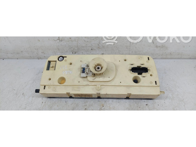 Přístrojová deska  Volkswagen PASSAT B3 1990 357919033CJ, 5220032310  
