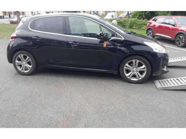 Pojistková skříňka Радио/ проигрыватель  / навигация    Peugeot 208 2014
