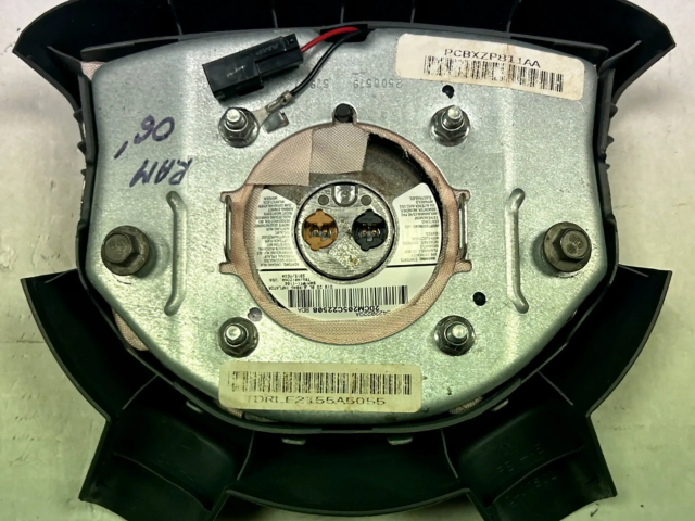 Подушка безопасности водителя PC8XZP811AA   Dodge RAM