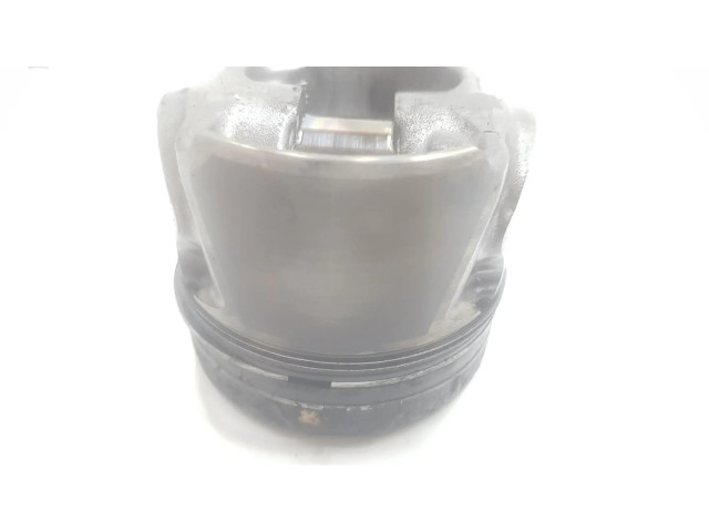 Píst E6B, 234102A967   Hyundai i30  pro naftový motor 1.6  