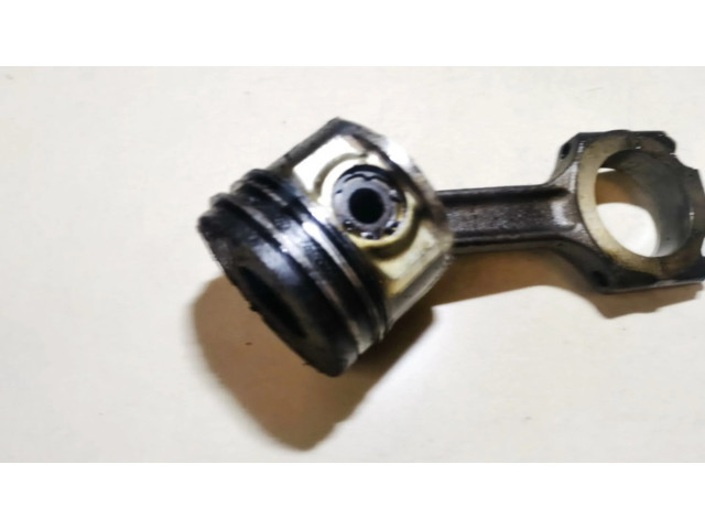 Píst    Alfa Romeo 156  pro naftový motor 1.9  