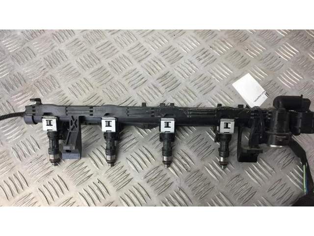 Vstřikovací lišta 8A669H487CB   Ford Fiesta  pro benzínový motor 1.2  