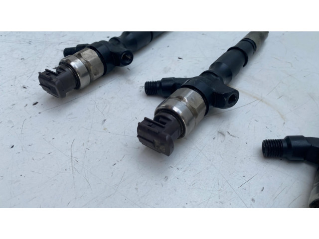 Комплект форсунок 2367030100    Toyota Hilux (AN10, AN20, AN30) для дизельного двигателя  2.5