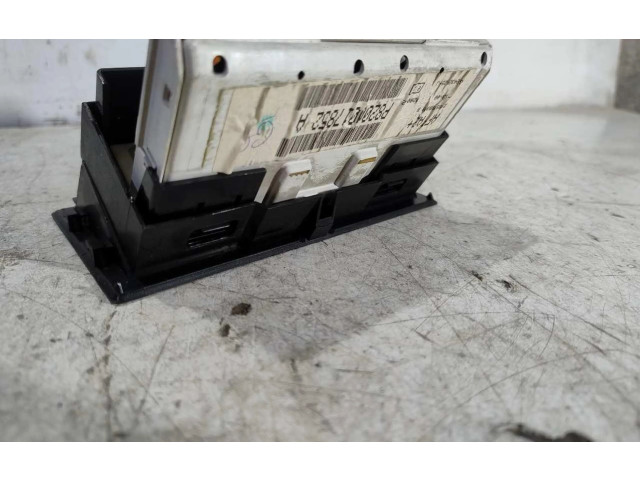Дисплей    8200017852   Renault Safrane