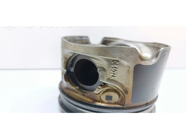 Píst 0840ZR   BMW 5 F10 F11  pro naftový motor 2.0 N47D20C 