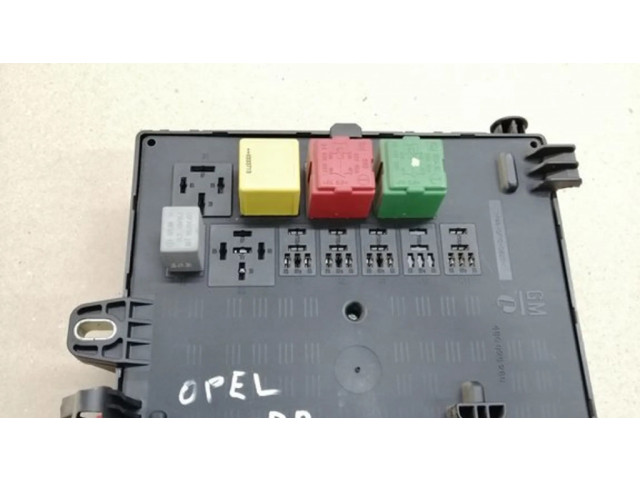 Блок предохранителей 13112914, 519049035   Opel Vectra C    