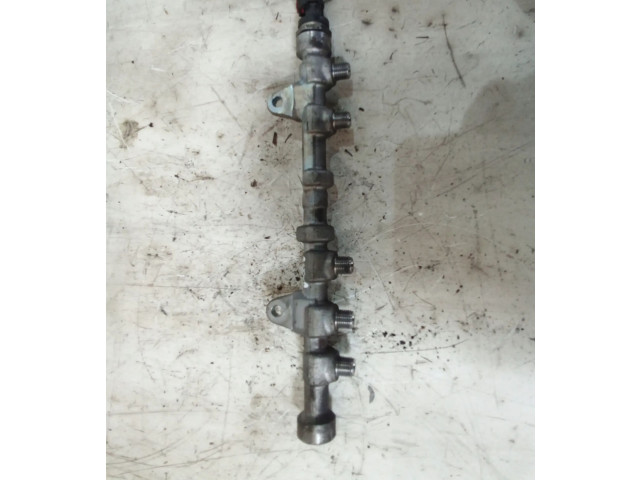 Топливная рампа 55573331   Vauxhall Astra J  