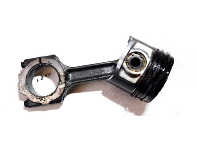 Píst    Alfa Romeo 156  pro naftový motor 2.4  