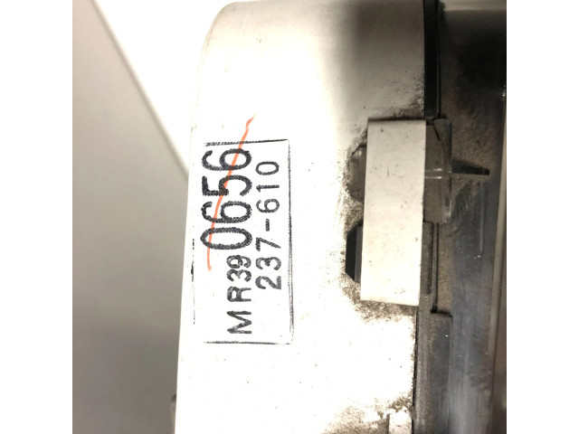 Панель приборов MR390656, 237610   Mitsubishi Colt       