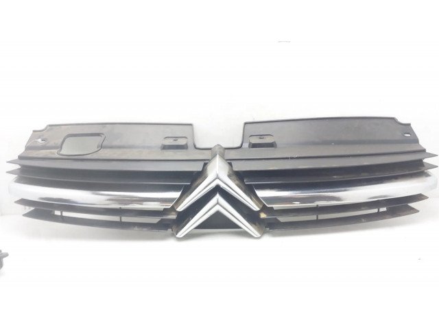 Передняя решётка Citroen C5 2001-2004 года 9636751980      