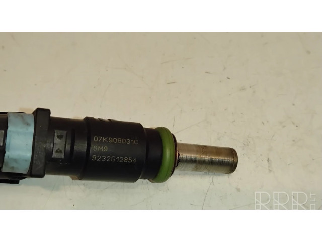 Форсунка 07K906031C, 9232G12854    Volkswagen Jetta V для бензинового двигателя  2.5
