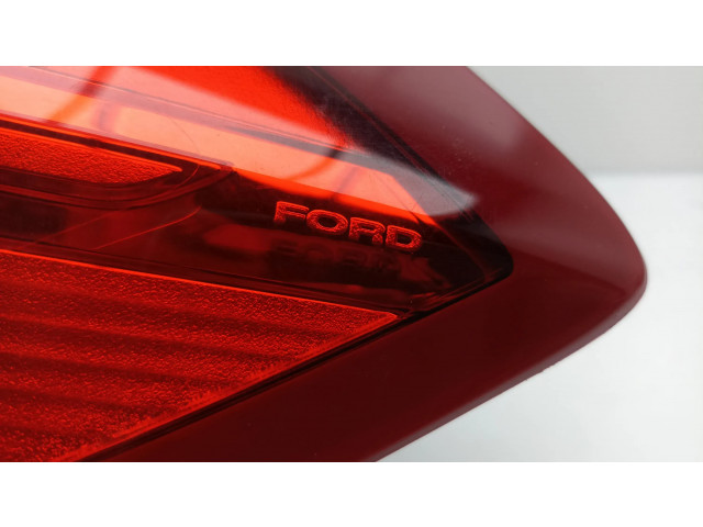 Задний фонарь  H1BB-13404-B    Ford Fiesta   2017- года