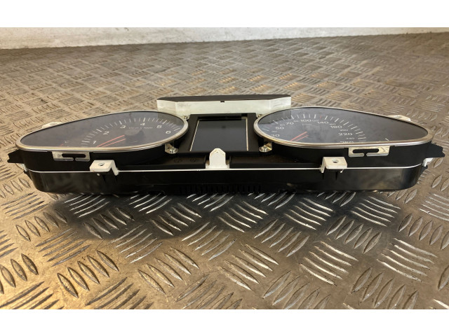 Přístrojová deska  Audi A6 S6 C6 4F 2005 4F0920931T, 4F0910930C  