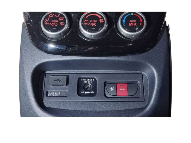 Блок управления климат-контролем 8002A106ZZ   Peugeot iOn