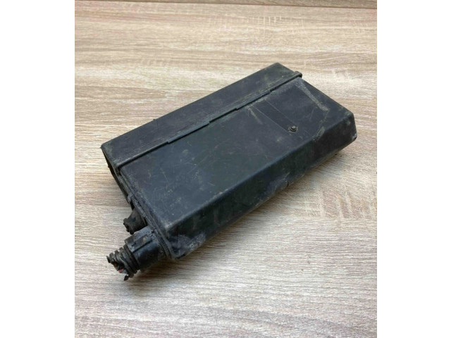   Pojistková skříňka 90504296, Used   Opel Vectra B 1996