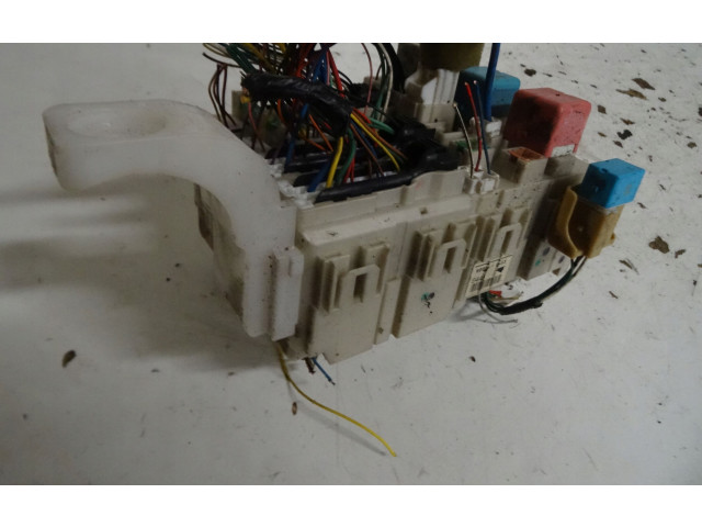 Блок предохранителей 8273047290   Toyota Prius (XW20)    