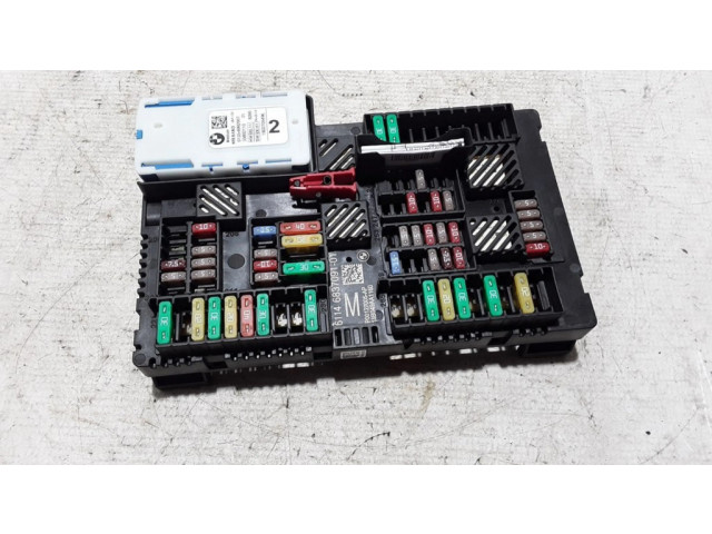 Блок предохранителей 6992957   BMW 5 G30 G31    