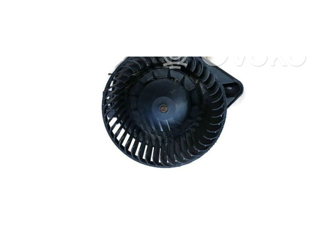 Вентилятор печки    8E1820021E, 983692C   Seat Exeo (3R)