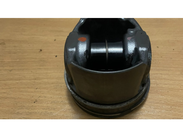 Píst 1612731880, 1609067980   Citroen Jumper  pro naftový motor 2.0  