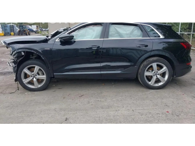 Замок капота 4M0823661   Audi e-tron