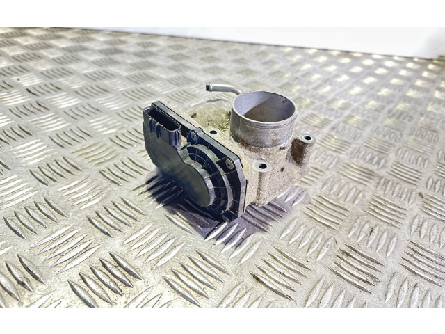 Vstřikovací lišta 2203021030   Toyota Yaris     