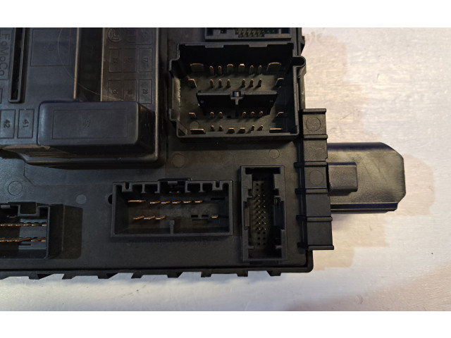 Блок предохранителей BL1T15604AA   Lincoln Navigator    