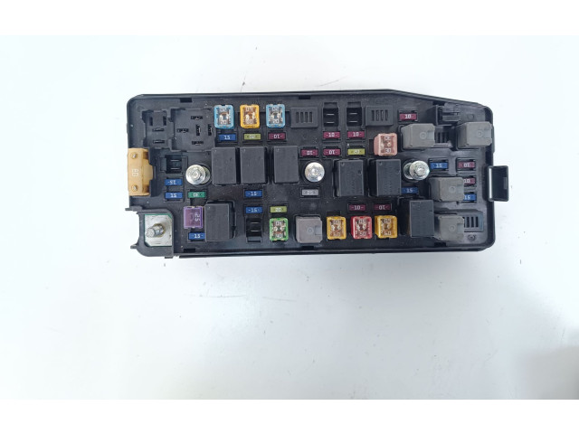 Блок предохранителей  95202895   Opel Antara    