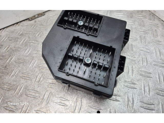 Блок предохранителей 95137841   Opel Antara    