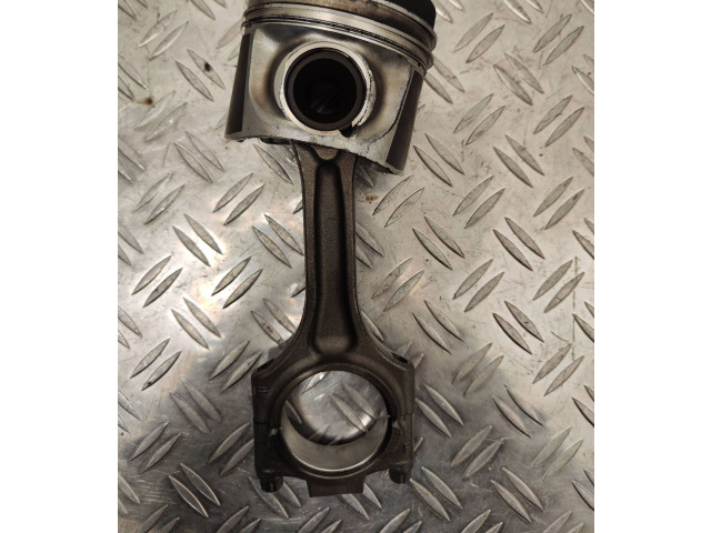 Píst 81l123   Volvo V60    D5244t15 