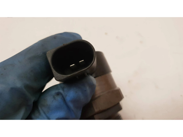 Vstřikovač 0281002949, 32921328   BMW 1 E82 E88  pro naftový motor 2.0 N47d20 