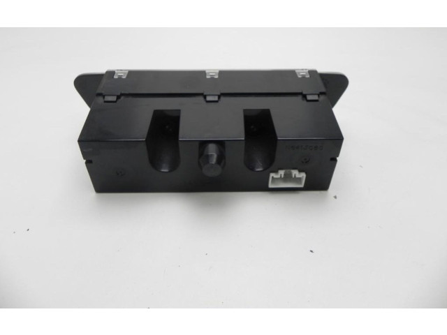 Дисплей    MR587777, B754   Mitsubishi Colt