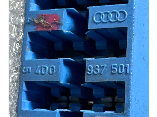   Pojistková skříňka 4D0937501   Audi A8 S8 D2 4D 2000