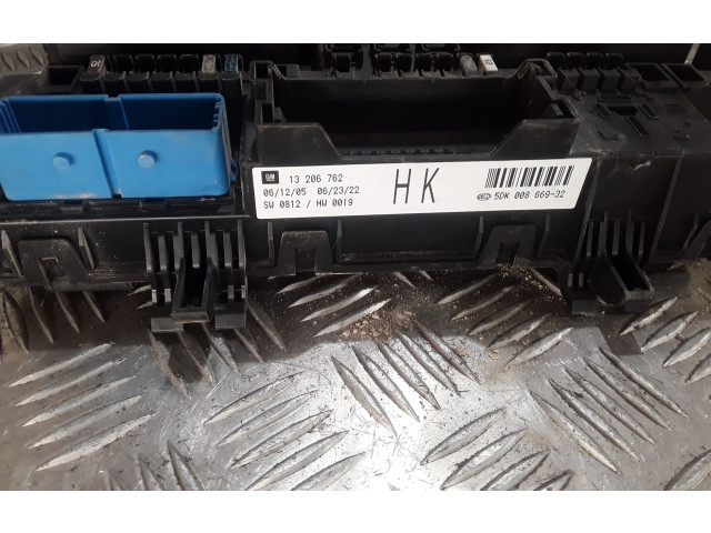   Pojistková skříňka 13206762   Opel Astra H 2006