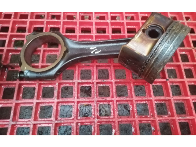 Píst A2710300220, A2710300620   Mercedes-Benz C W203    271.940 