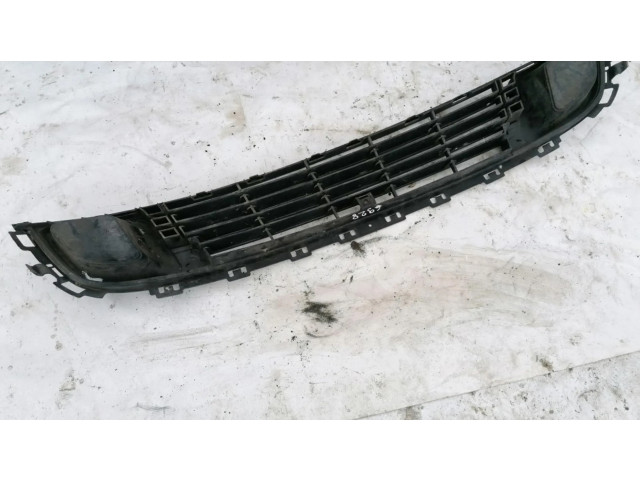 Передняя решётка Citroen C5 2008-2016 года 9681052677, 2001586      