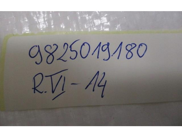 Vstřikovač 9825019180   Peugeot 2008 II     