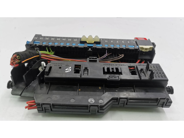 Блок предохранителей 8364542   BMW 3 E46    