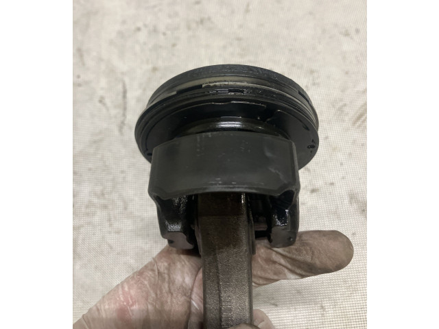 Píst    Nissan Navara D23    YS23E280 