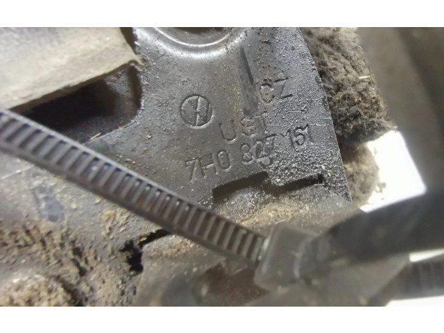 Замок багажника 7H0827161    Volkswagen Caddy 2004 - 2010 года