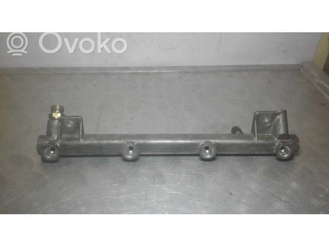 Топливная рампа 90411551   Opel Calibra 2.0 