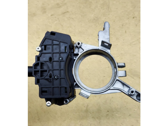 Ручка стеклоочистителей A2035450210   Mercedes-Benz C W203