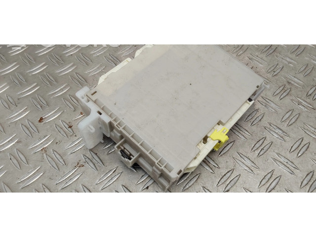   Pojistková skříňka 892210D120, 8273052L70   Toyota Yaris 2013