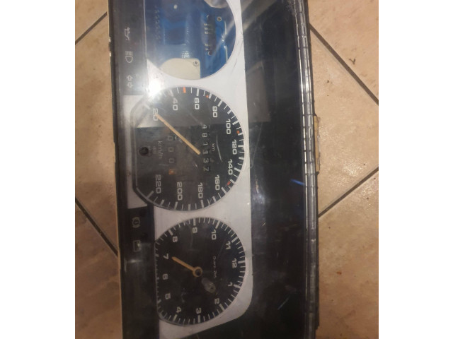 Přístrojová deska  Volkswagen PASSAT B3 1990 81117621, 8201500  