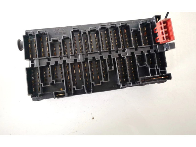 Блок предохранителей  357937039   Volkswagen Vento    