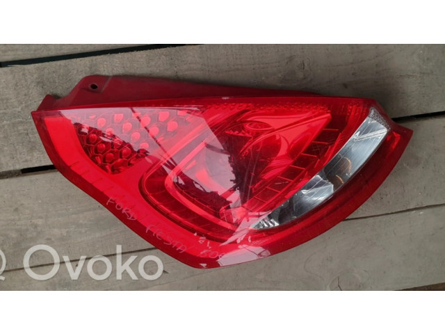 Задний фонарь левый 8A6113405A    Ford Fiesta   2009-2012 года