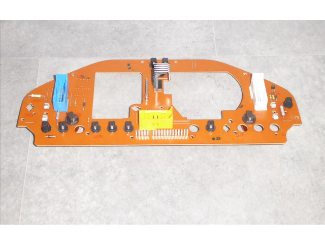 Панель приборов 62111381952   BMW 3 E30       