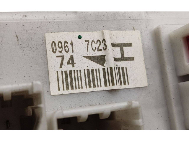  Pojistková skříňka 8198050030   Toyota Land Cruiser (J120) 2007