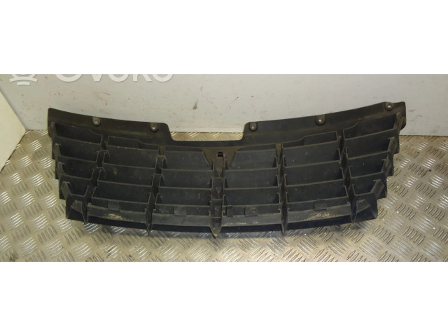 Передняя решётка Chrysler Grand Voyager IV 2001-2007 года 04857960AA      