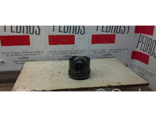 Píst    BMW 3 E36  pro naftový motor 2.0 204D1 D 